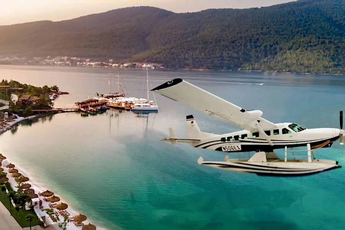 Seaplane flying over Antalya's beautiful coastline and sandy beaches with zirveadam.top 